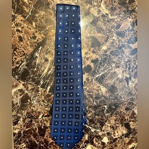 Men’s Protocol tie.